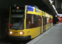 Foto: Essener Niederflurfahrzeug M8DNF als Linie 103 im Bahnhof Berliner Platz